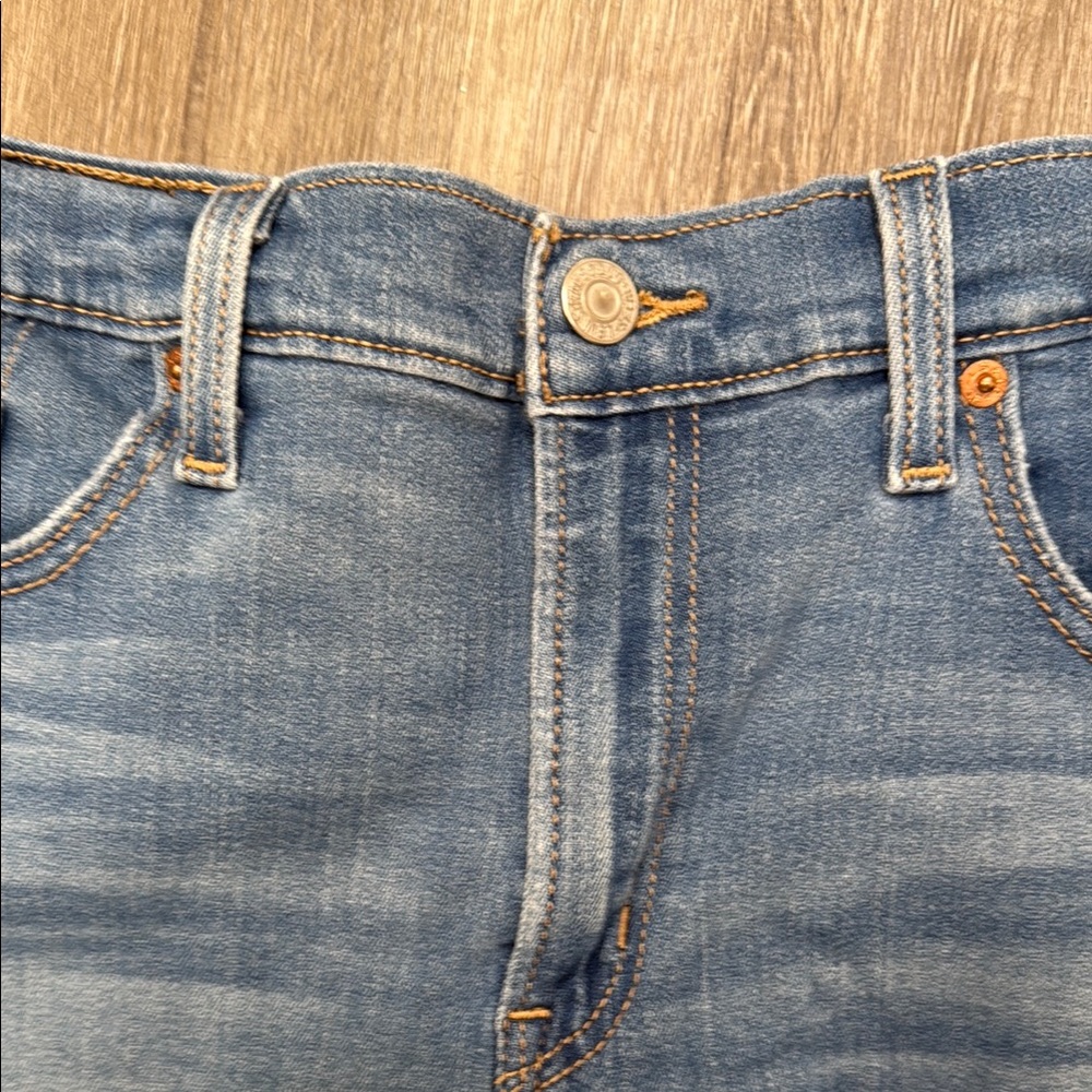 Levi’s distressed high rise shorts. - Picture 4 of 9